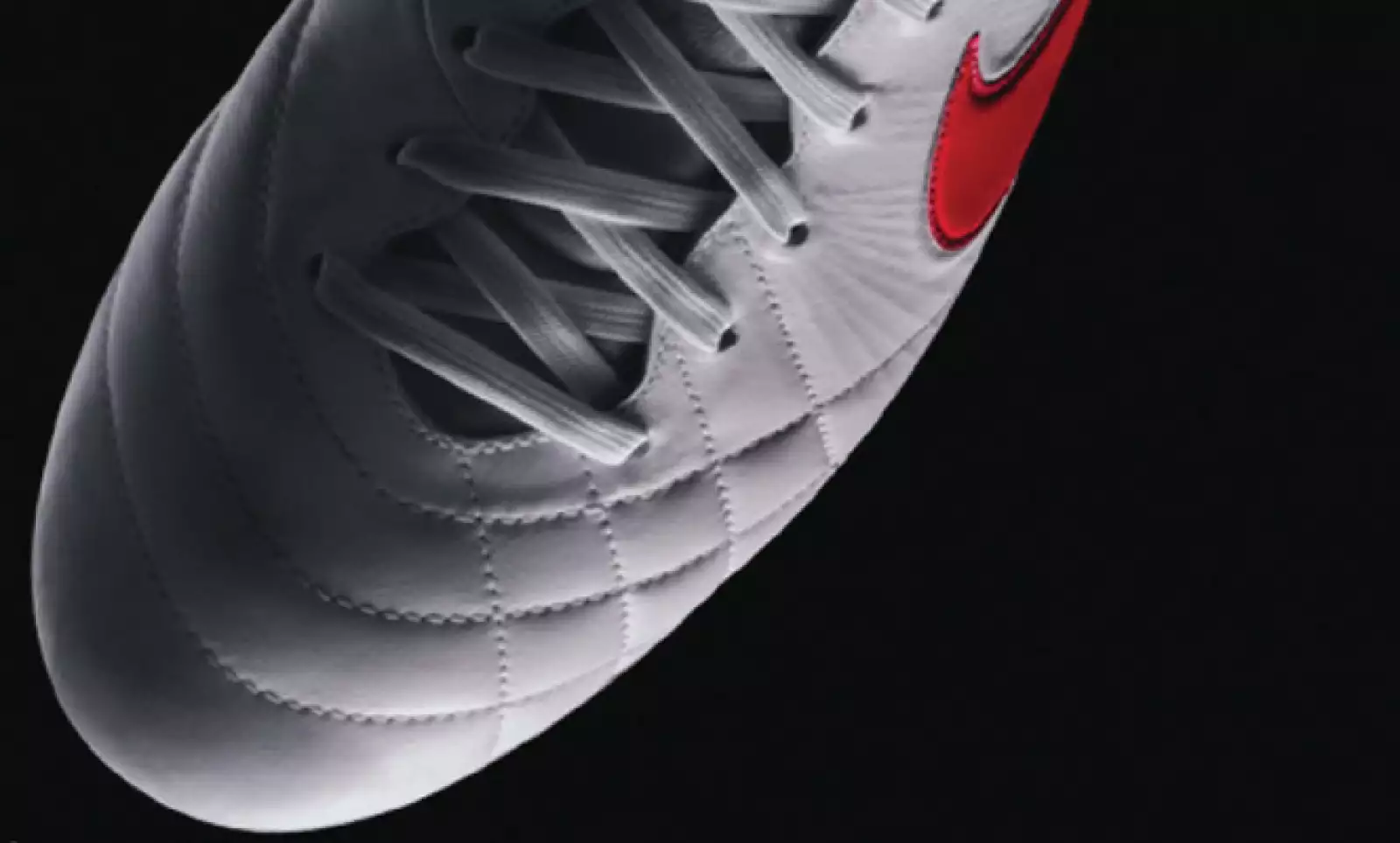 El Tiempo Legend IV ofrece mayor durabilidad y ajuste, dándole al jugador comodidad, toque y control.