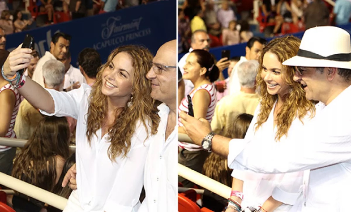 La pareja se tomó varias fotos para presumir su asistencia a la final de Tenis, ambos súper sonrientes.