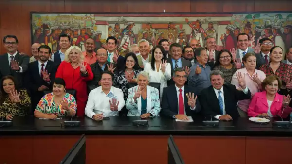 El candidato de Morena al gobierno de Tamaulipas, Américo Villarreal recibió el espaldarazo de bancada de senadores de su partido.