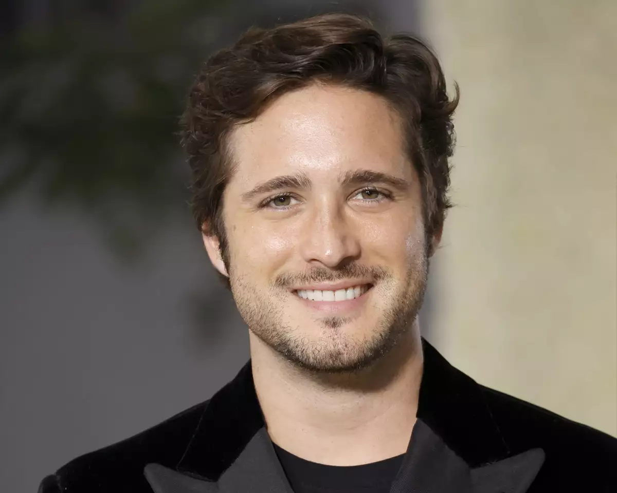 Diego Boneta actor, cantante, productor y escritor