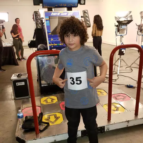 Carson White de 11 años interpreta a Brad Evans en The Kissing Booth