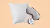 Almohada con un despertador