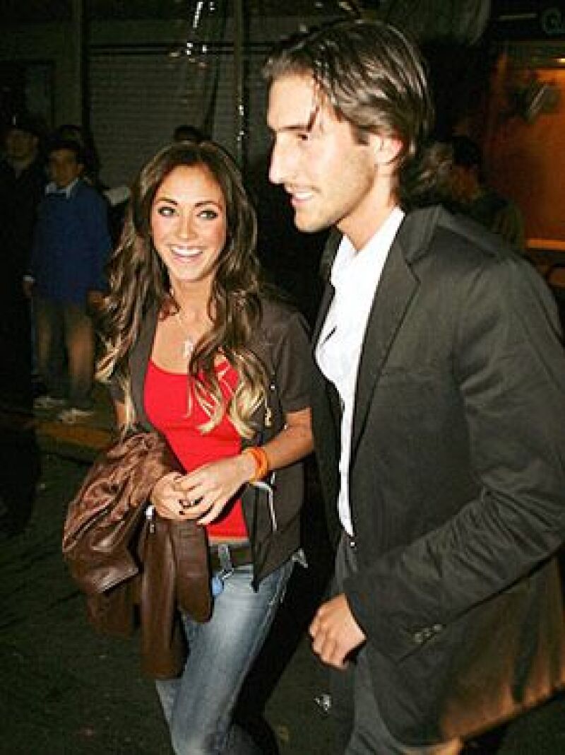 La actriz y cantante de 25 años aseguró que, aunque va muy bien con su novio Rodrigo Ruiz de Teresa, no hay planes próximos de boda y que se trata de una completa difamación.