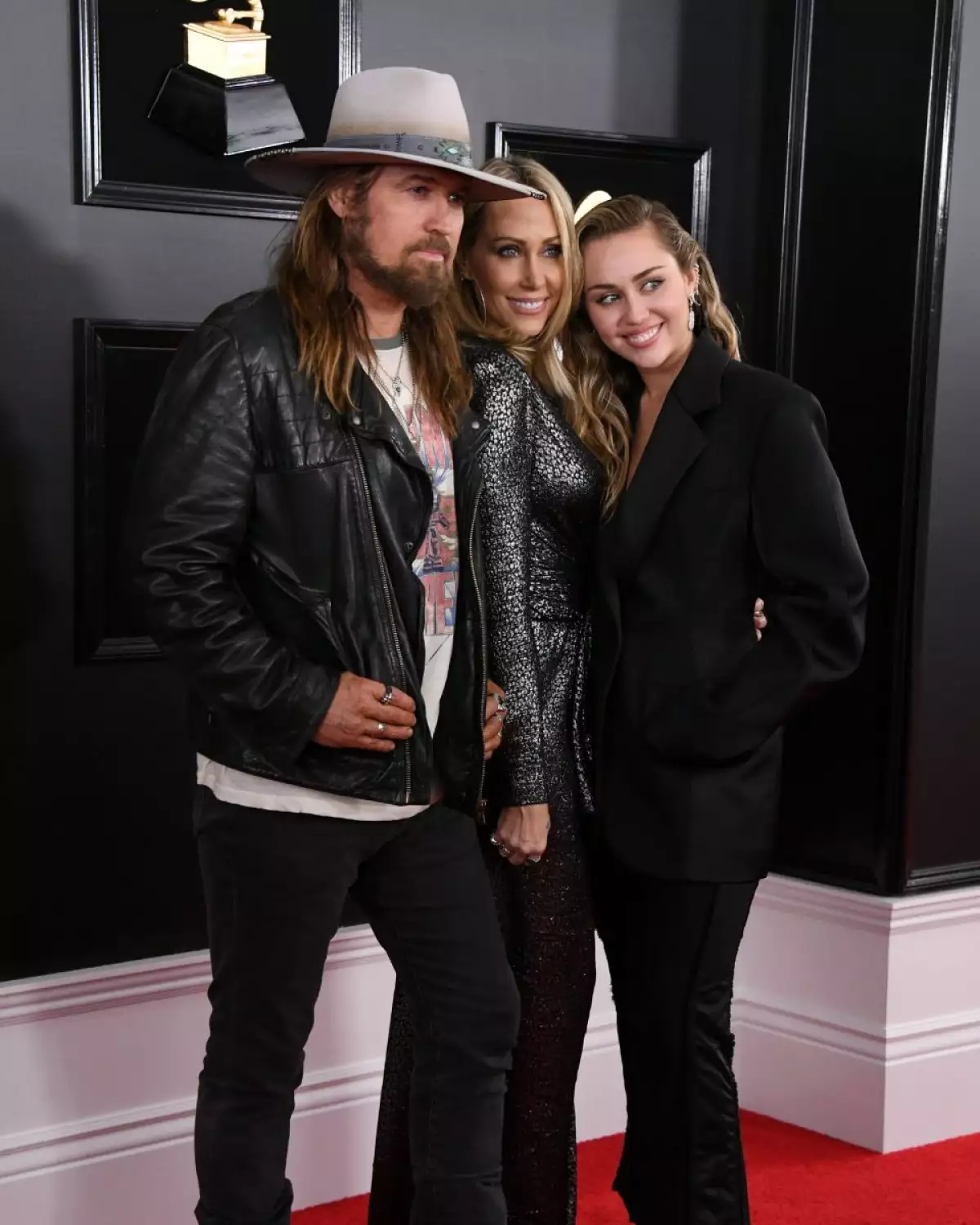 Tish Cyrus la mamá de Miley Cyrus se compromete con Dominic Purcell