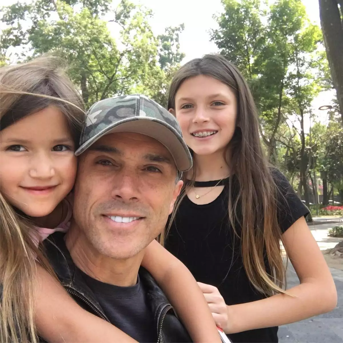 Victoria y Antonia son las hijas menores de Sergio Mayer