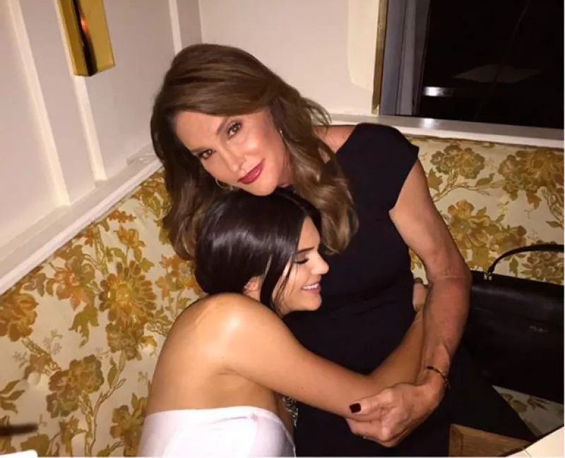 La estrella de reality publicó en Instagram una fotografía que prueba la gran relación que hay entre ella y su hija tras su decisión de cambiar de género.