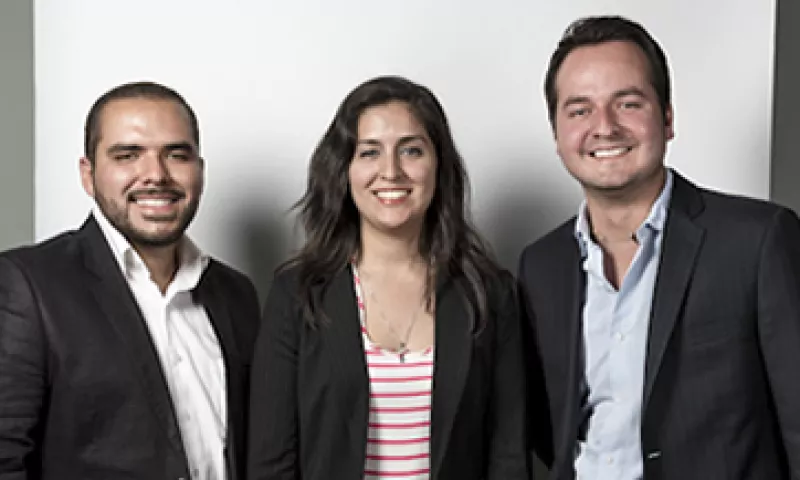 Aldo Agraz (izq.), Nydia Godoy y Ángel Mejía (der.) quieren transformar el sector industrial con su sistema de energía térmica. (Foto: Ana Blumenkron)