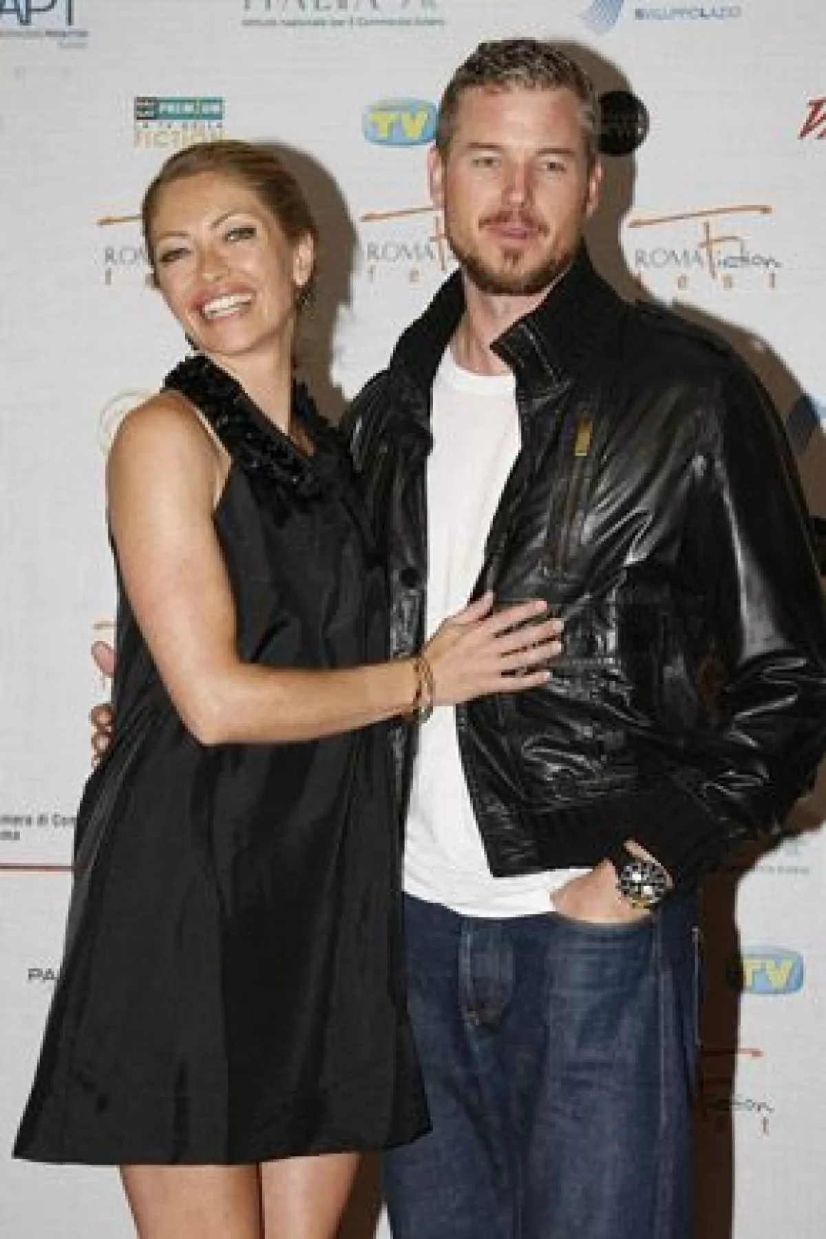 Unas imágenes caseras muestran al actor de Grey's Anatomy con su esposa y otra mujer en actitud erótica, aunque en ningún caso la cinta cuenta con contenido sexual explícito.