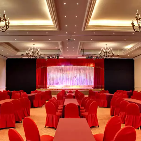 El centro de convenciones, para 600 personas, también fue parte de la remodelación extensa del hotel.