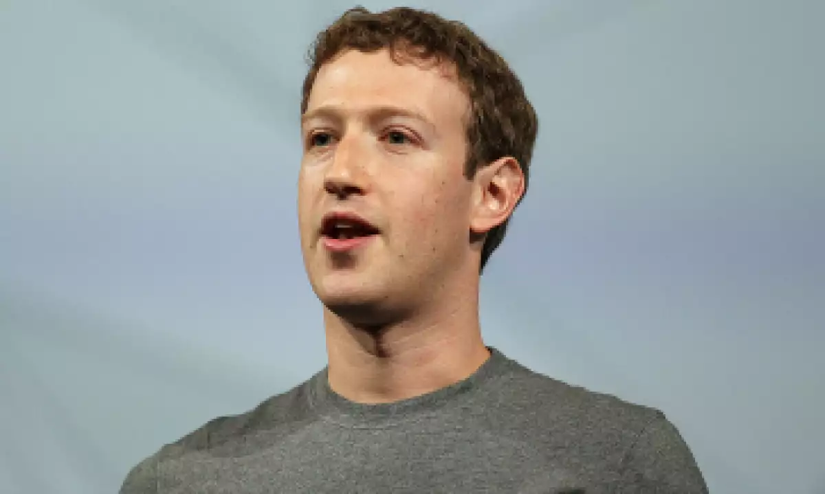 Zuckerberg dijo que invertirá hasta 1,000 millones de dólares de sus acciones cada año en los próximos tres. (Foto: Getty Images )