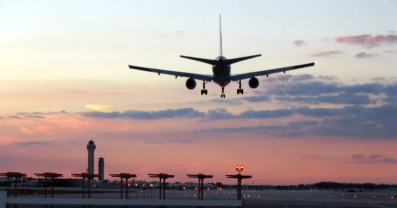 El aeropuerto de El Paso, Texas, reanuda vuelos tan solo unas horas después del anuncio de la FAA