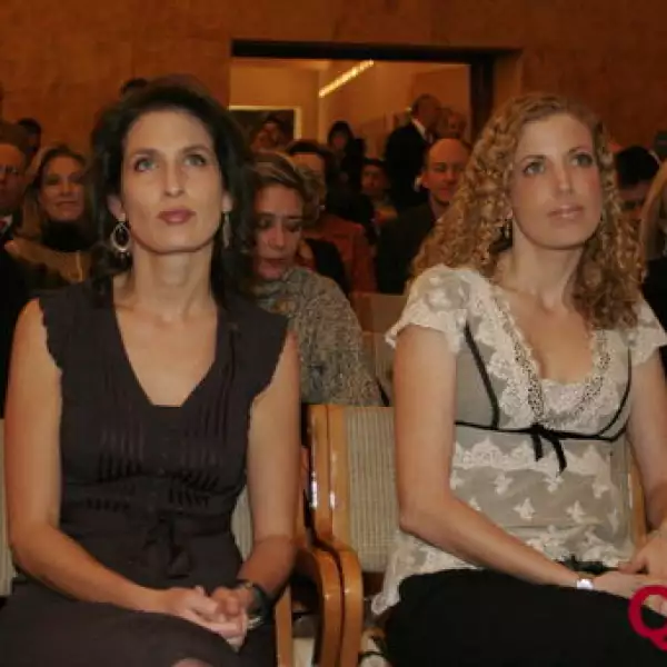 Paola González, Karla González