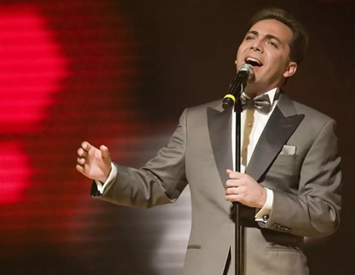 Cristián Castro recomienda evitar tomar agua embotellada en recipientes de plástico.