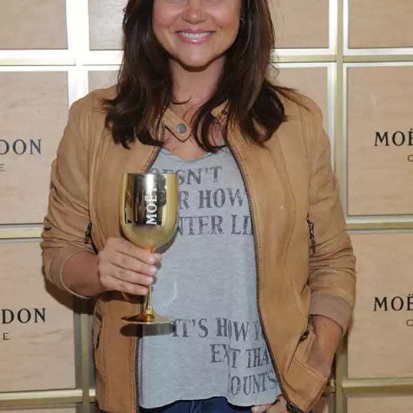 La ex Beverly Hills, Tiffani Thiessen, nació en California con raíces alemanas, galesas, turquesas y griegas.