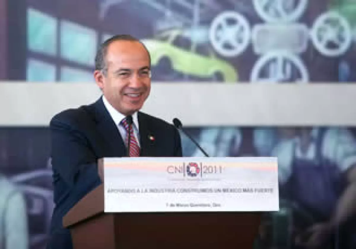 Felipe Calderón, presidente de México, dijo que todos debemos contribuir a recuperar la confianza del consumidor. (Foto: Notimex)