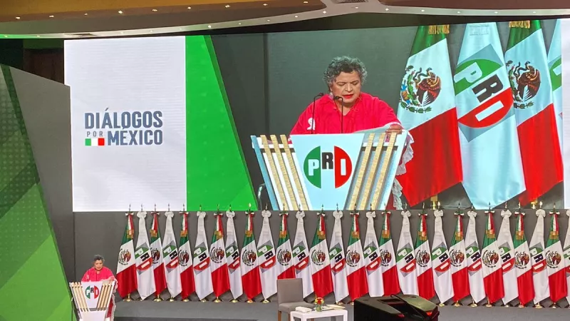 Beatriz Paredes en evento Diálogos por México
