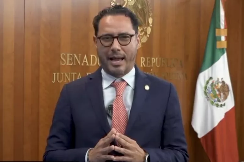 El senador justificó su paso a Morena con un mensaje transmitido en Twitter.