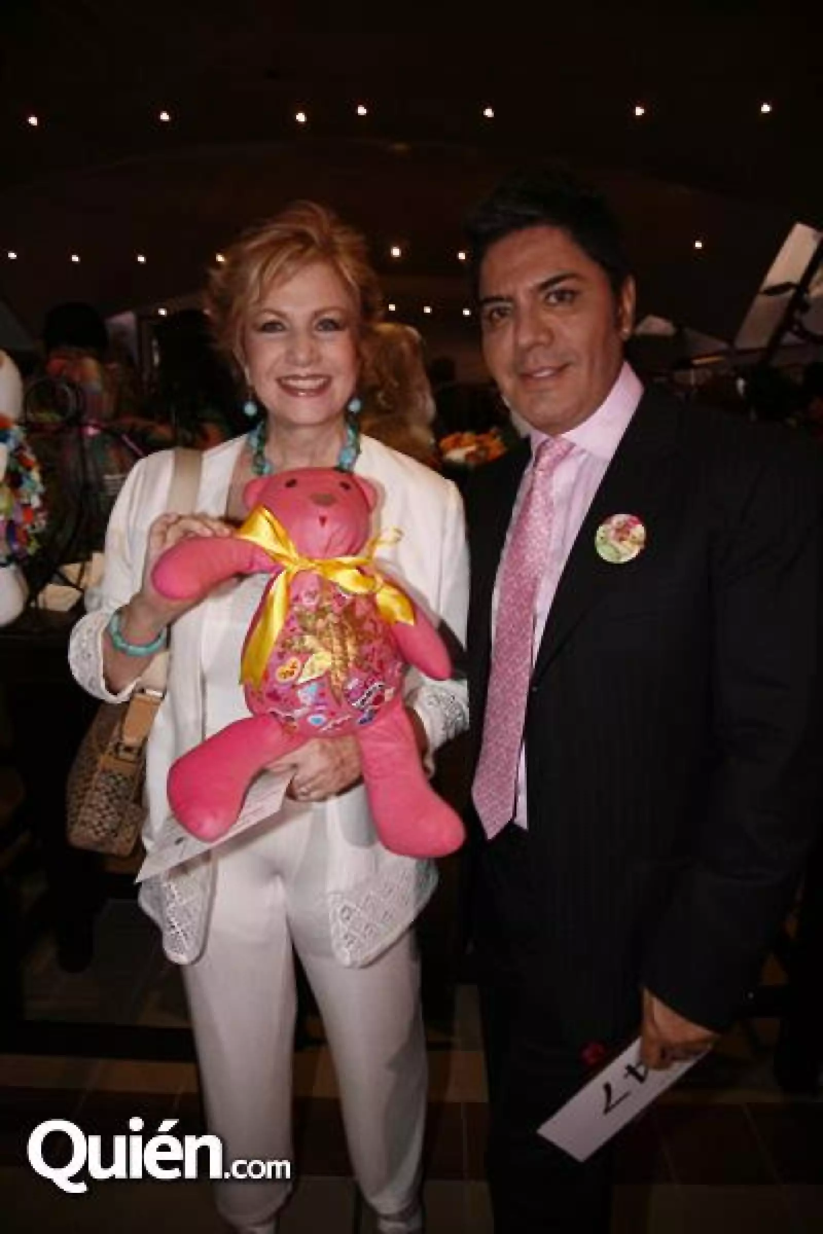Maxine Woodside,Juan Salvador Martínez