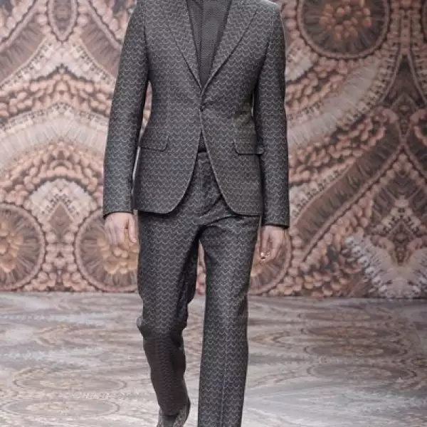 Dentro de su colección masculina, los trajes de medidas perfectas fueron su sello característico.