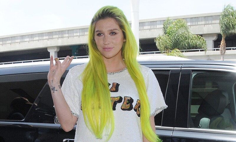 A casi un año del escándalo que protagonizó la interprete, luego de demandar a su productor por abuso laboral y sexual, Kesha retira los cargos para enfocarse en su nueva música.
