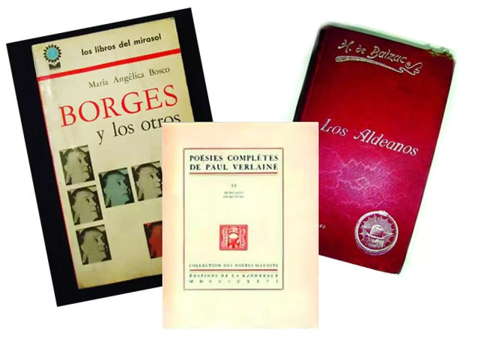 En su librero hay obras de Borges, Balzac y Verlaine.