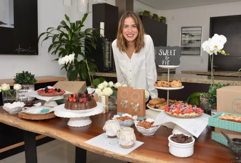 Karina Plasencia toma el rol de chef y emprendedora con su nueva repostería y deliciosas recetas que se han convertido en todo un éxito.