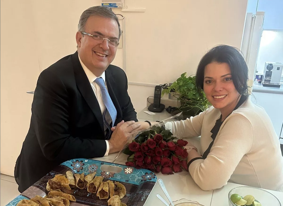 MARCELO-EBRARD-ROSALINDA-BUESO.jpg