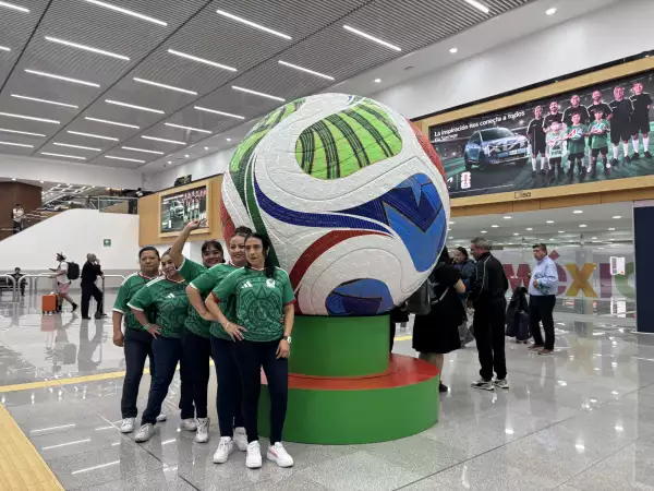 Fiebre-mundialista-no-llega-al-AICM-mexicanos-esperaban-mas 