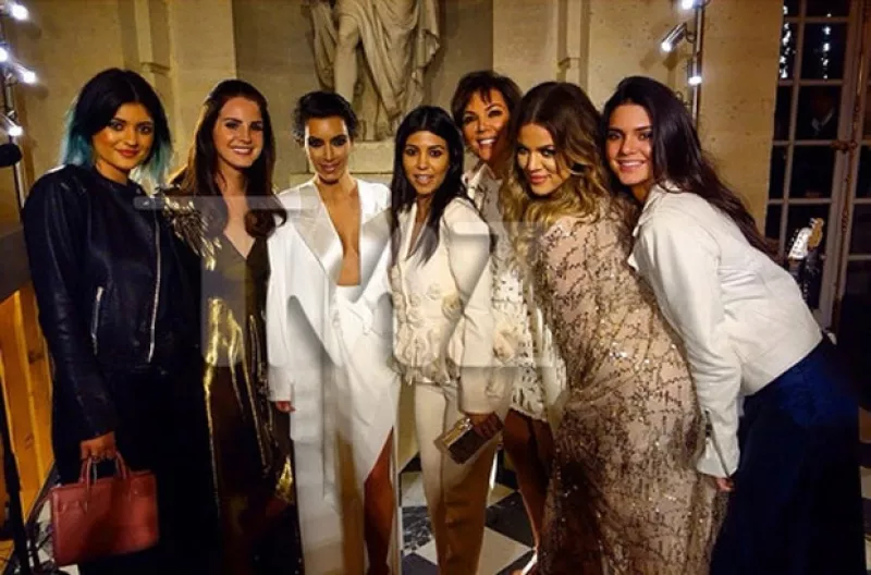 Lana del Rey cantó los temas favoritos de Kim la comida fue todo un deleite. Beyoncé y Jay Z brillaron por su ausencia.