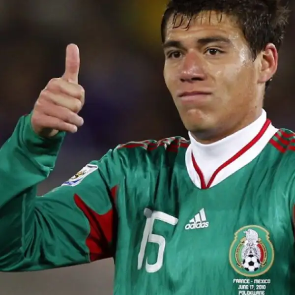 Héctor Moreno indica que está todo ok.