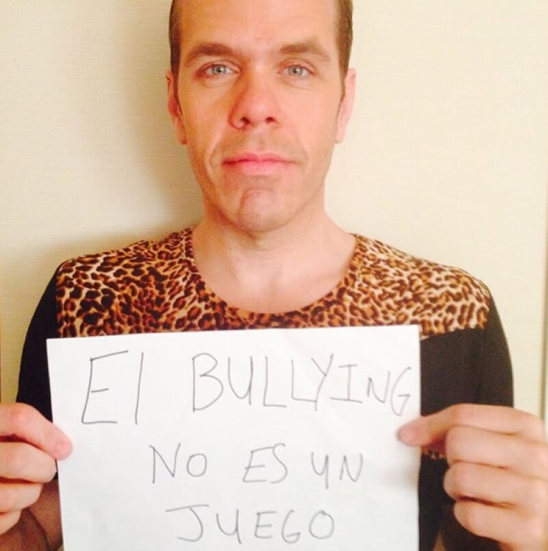 Incluso el bloggero Perez Hilton participó en la iniciativa para manifestarse en contra del bullying.