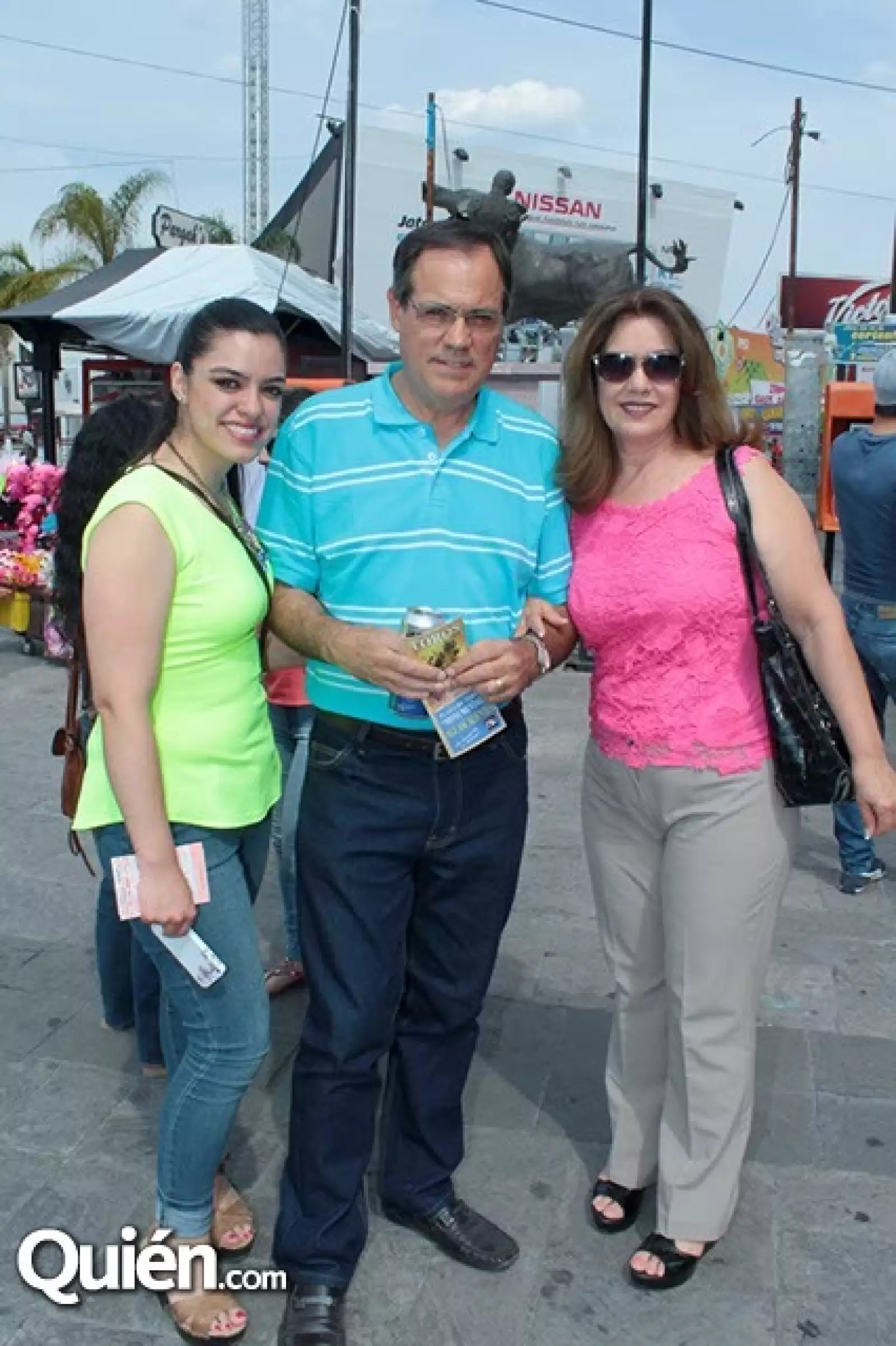 Valeria y Ricardo Santa Cruz con Susana Sánchez
