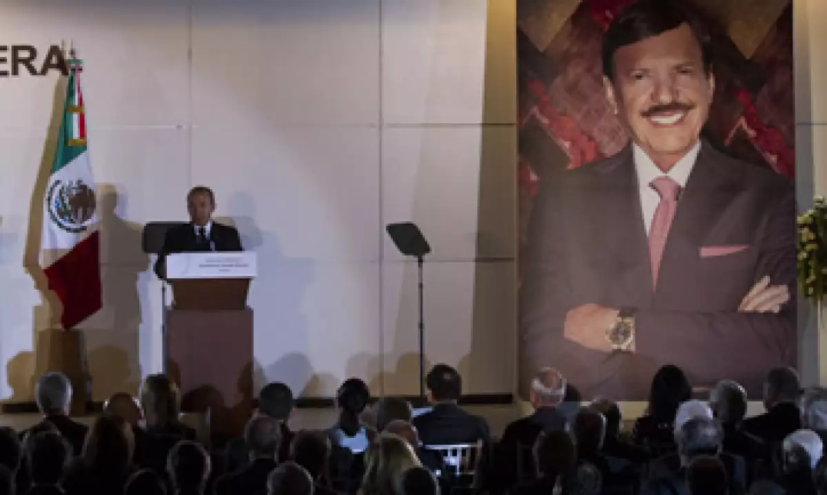 El presidente Felipe Calderón también participó en el homenaje luctuoso que se realizó en el Museo de Antropología e Historia. (Foto: Notimex)