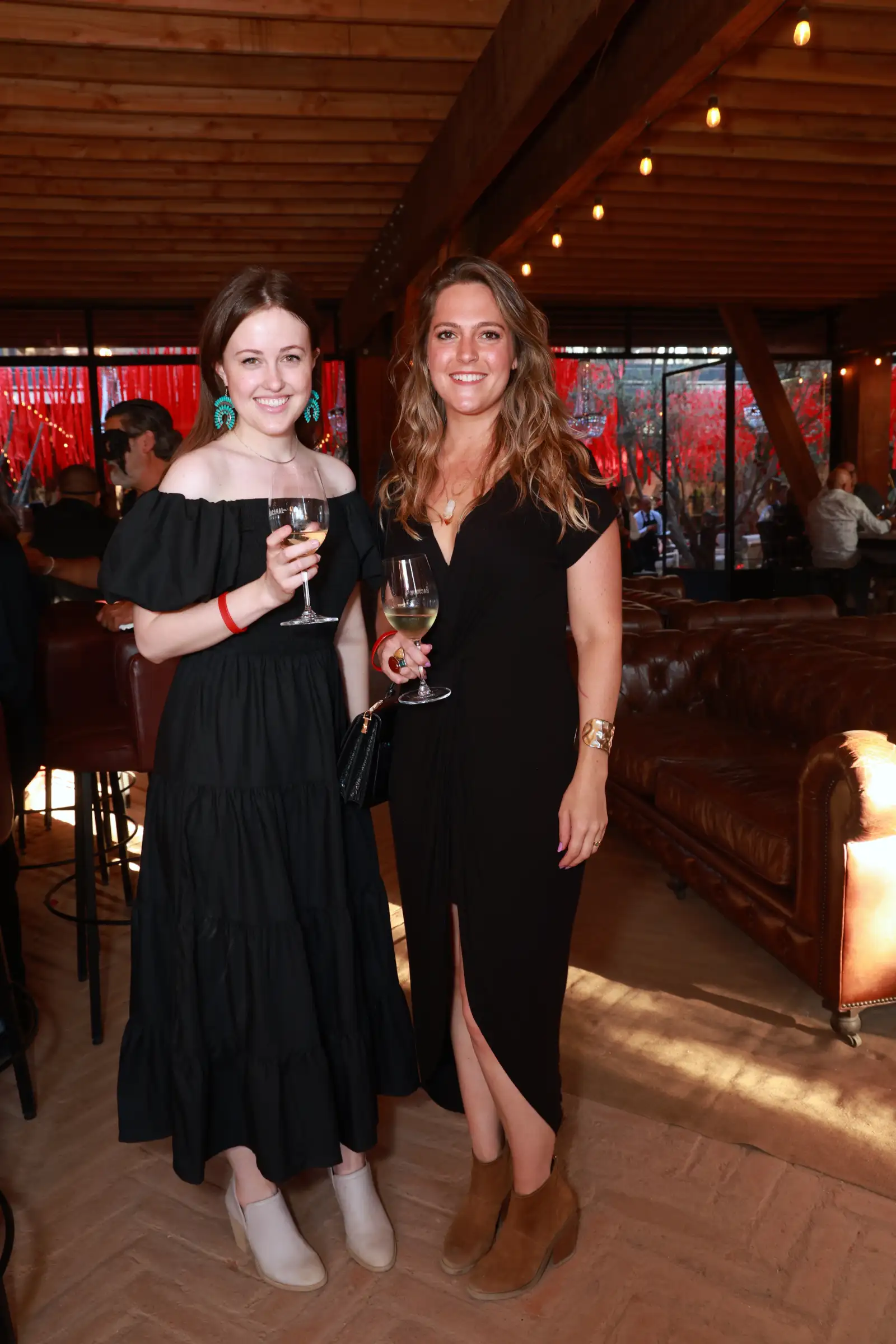 Emily Heft y Aline Amos 