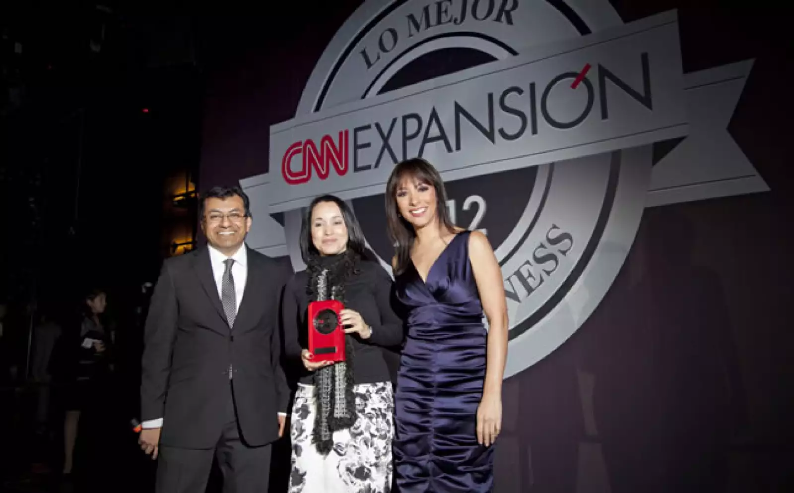 Monster México fue reconocido como lo Mejor del e-Business en B2B. Mayra Orona Castellanos, e-Commerce Manager recibió el premio.