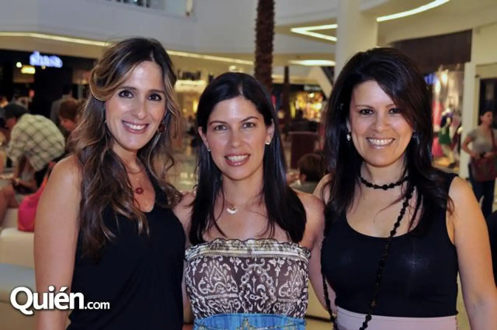 Jessica Balderrama,Clarissa Rosas de Blanco y Laura Treviño de Zambrano