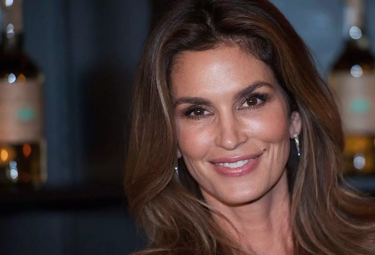 cindy-crawford_0.jpg