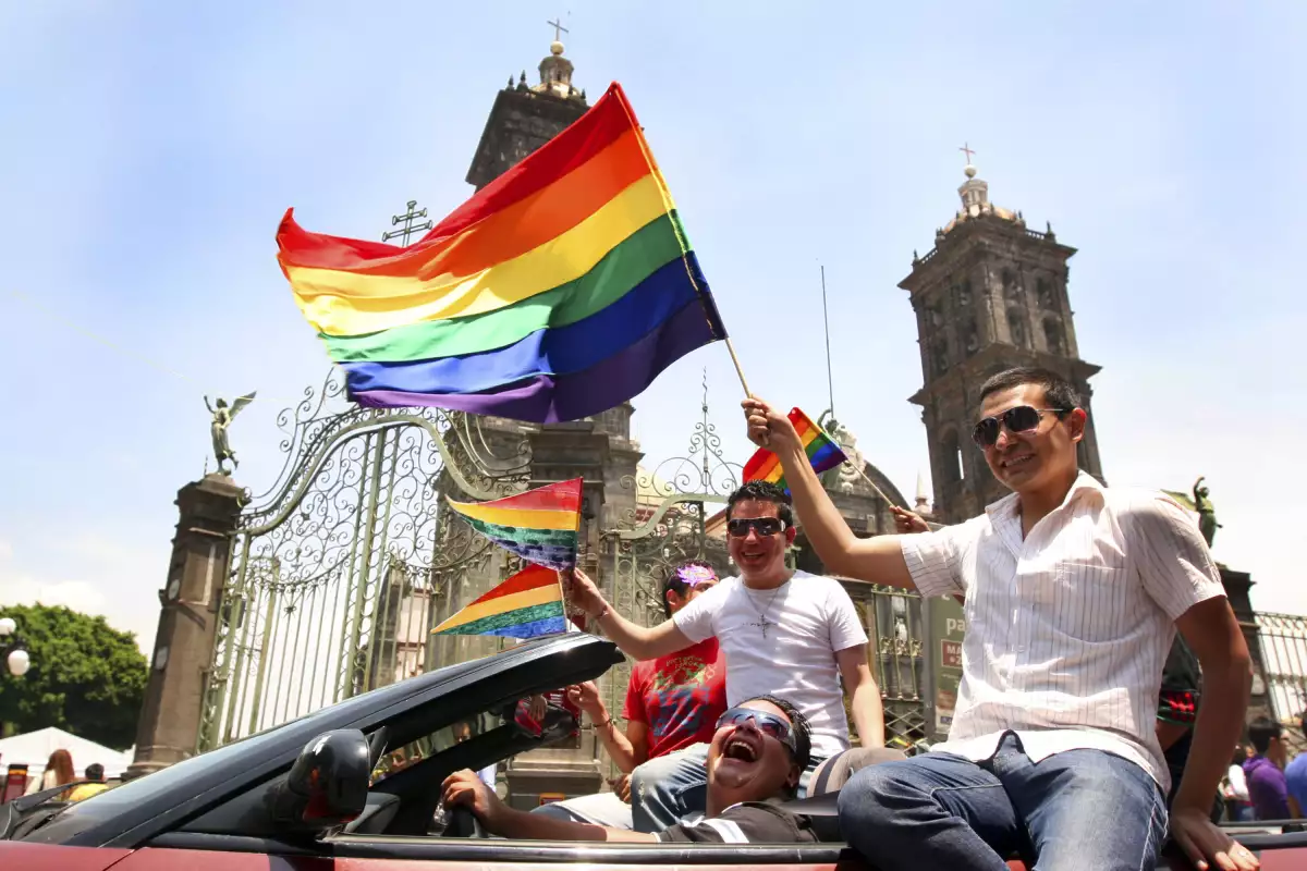 La iniciativa del presidente Peña Nieto para legalizar los matrimonios igualitarios ha generado polémica incluso al interior de su propio partido, el PRI.
