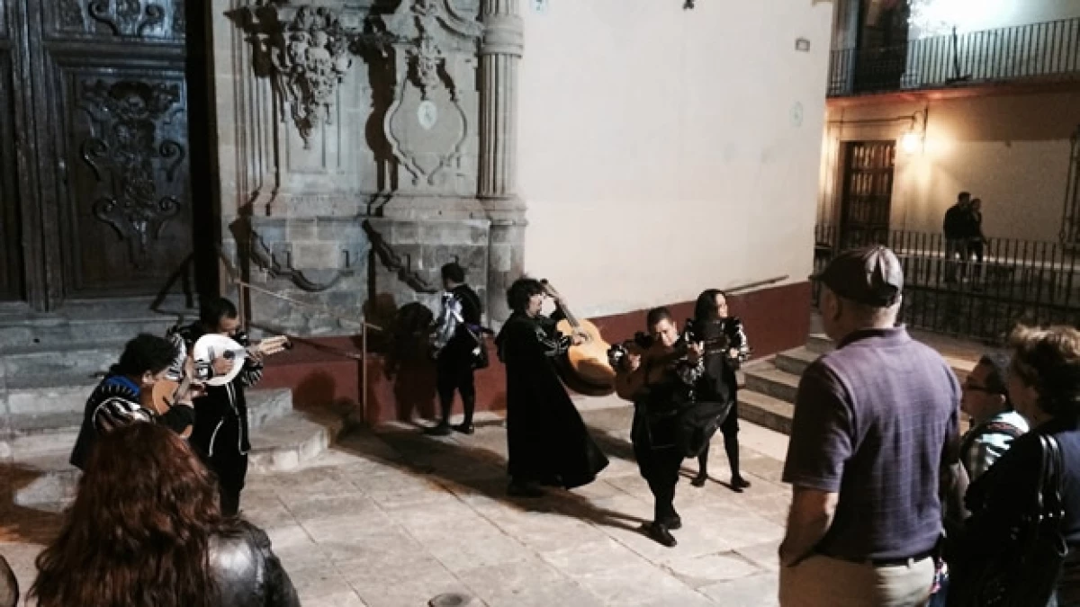 Fotos de las callejoneadas, la vitrina y Descubriendo a Shakespeare