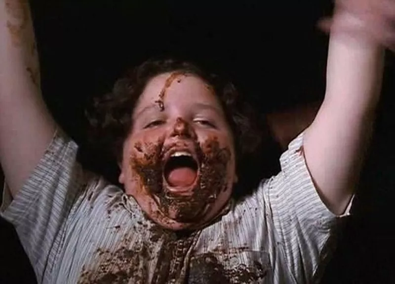 ¡Bruce Bogtrotter ya creció! Aquél niño que retó a Tronchatoro en el comedor, comiéndose un pastel enorme, ha cambiado increíblemente de apariencia.