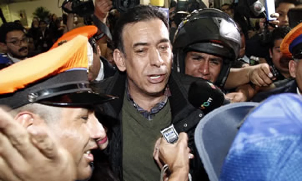 El exgobernador de Coahuila llegó al Aeropuerto de la Ciudad de México tras haber sido detenido en España. (Foto: Cuartoscuro )