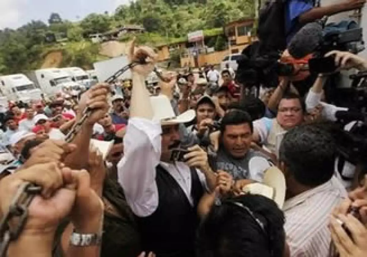 Manuel Zelaya estuvo en el puesto fronterizo de El Paraíso, Honduras. (Foto: AP)