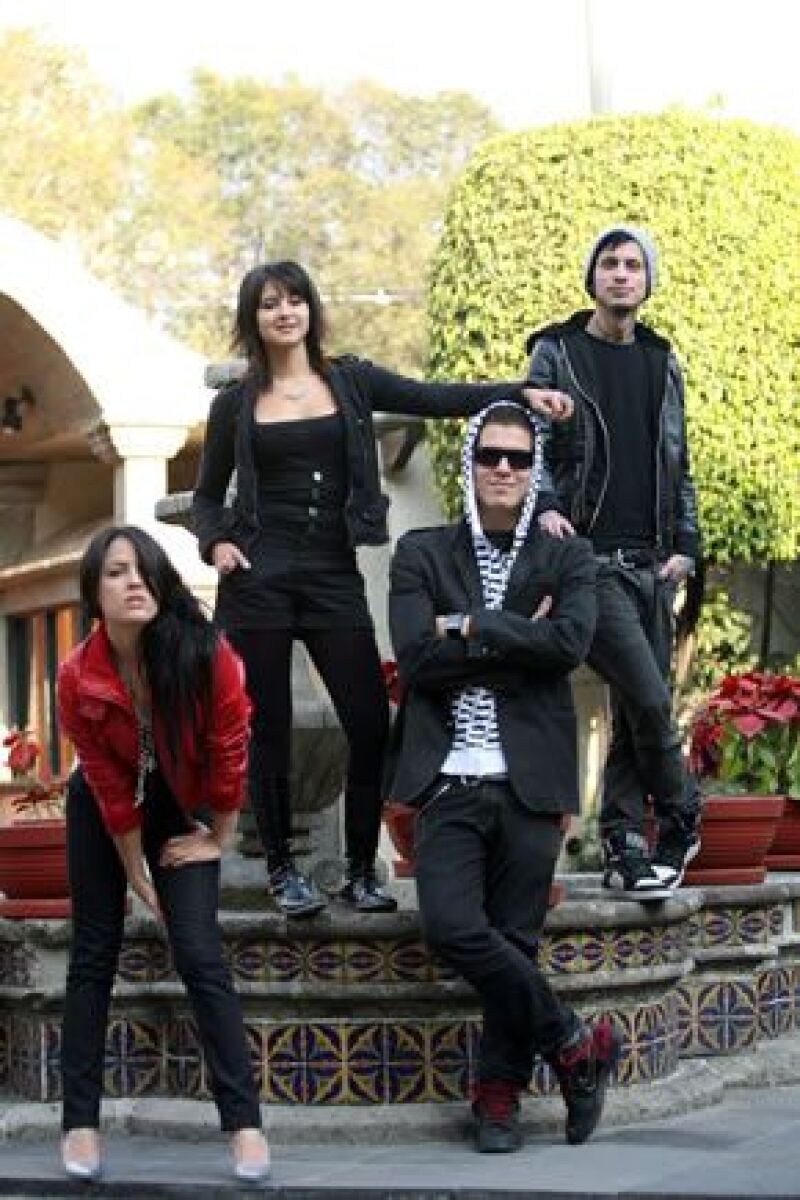 El grupo, caracterizado por imprimir mensajes sociales en sus canciones, presenta su nuevo sencillo, ‘Morir de amor’, con el que hace una campaña contra la violencia entre las parejas.