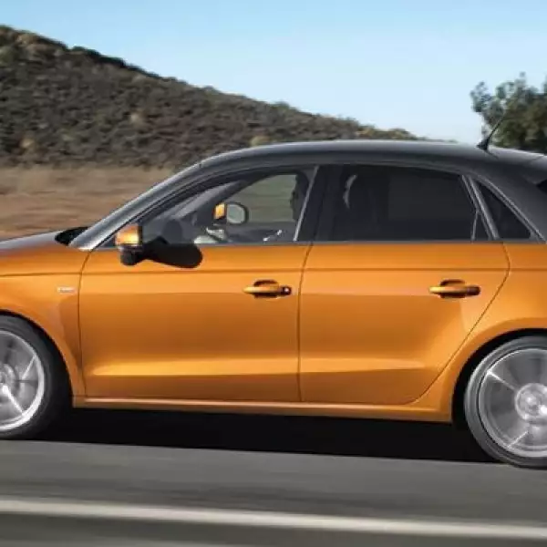 Por fuera, más allá de la cantidad de puertas, no existen grandes cambios en comparación con su hermano, salvo en las medidas, puesto que el A1 Sportback es seis centímetros más alto y ancho.