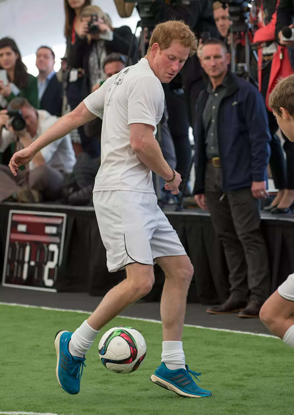 Las habilidades del príncipe fueron demostradas en el campo de juego.