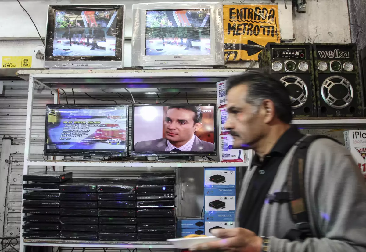 El componente que mide la confianza para comprar bienes como una televisión cayó 9.2% anual.