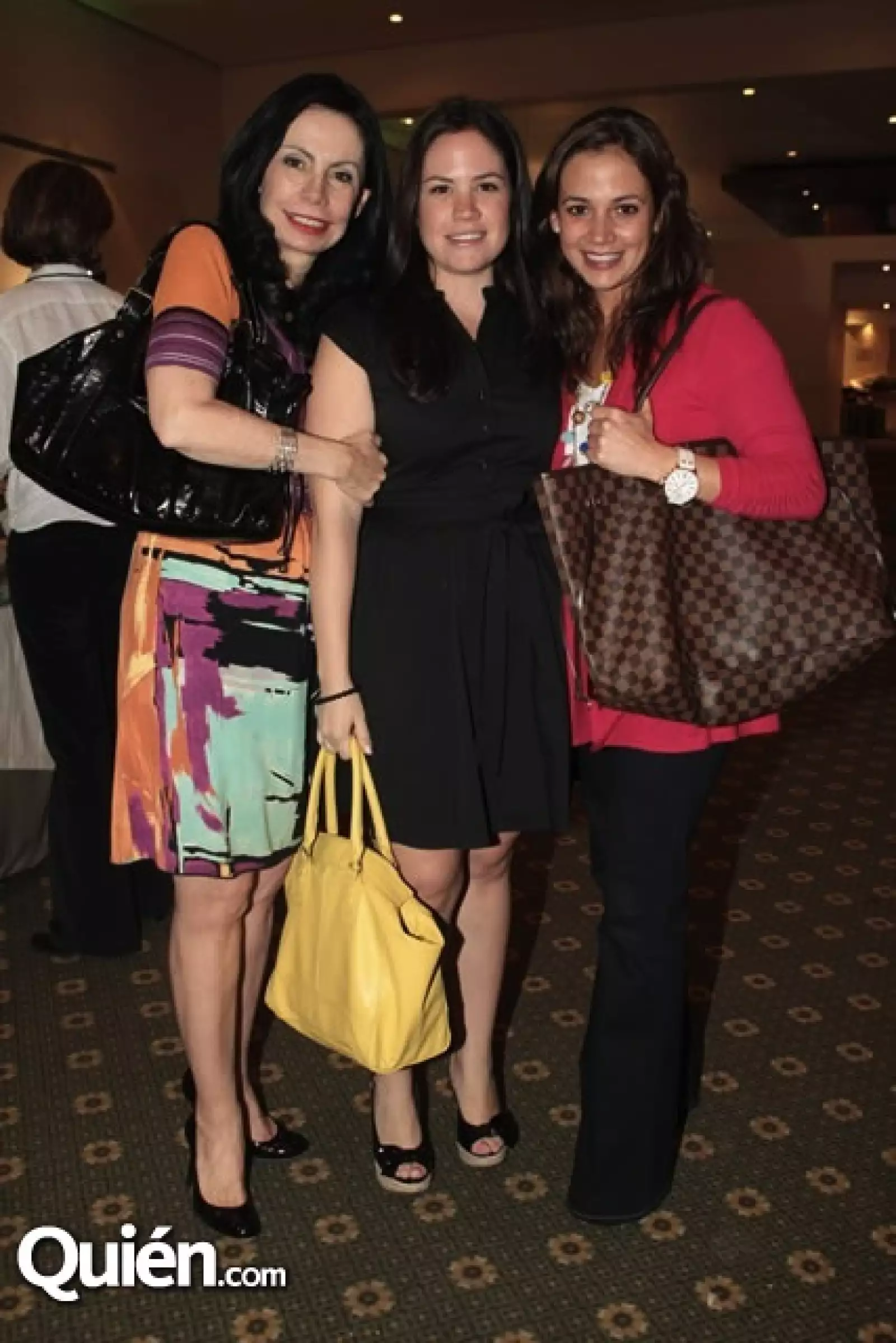 Paty y Adriana Autrey y Paola Carrillo