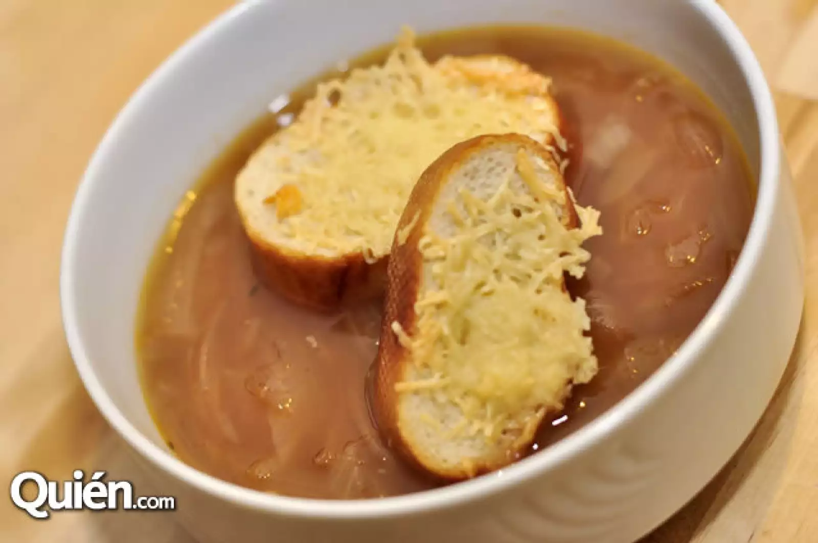 Cebolla. Pan . Gruyére