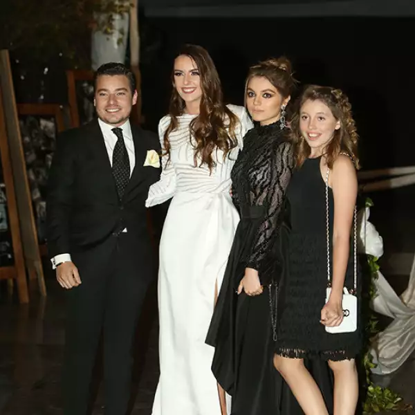 Jorge Álvarez, Macarena Valle, Sofía Castro y Regina Castro