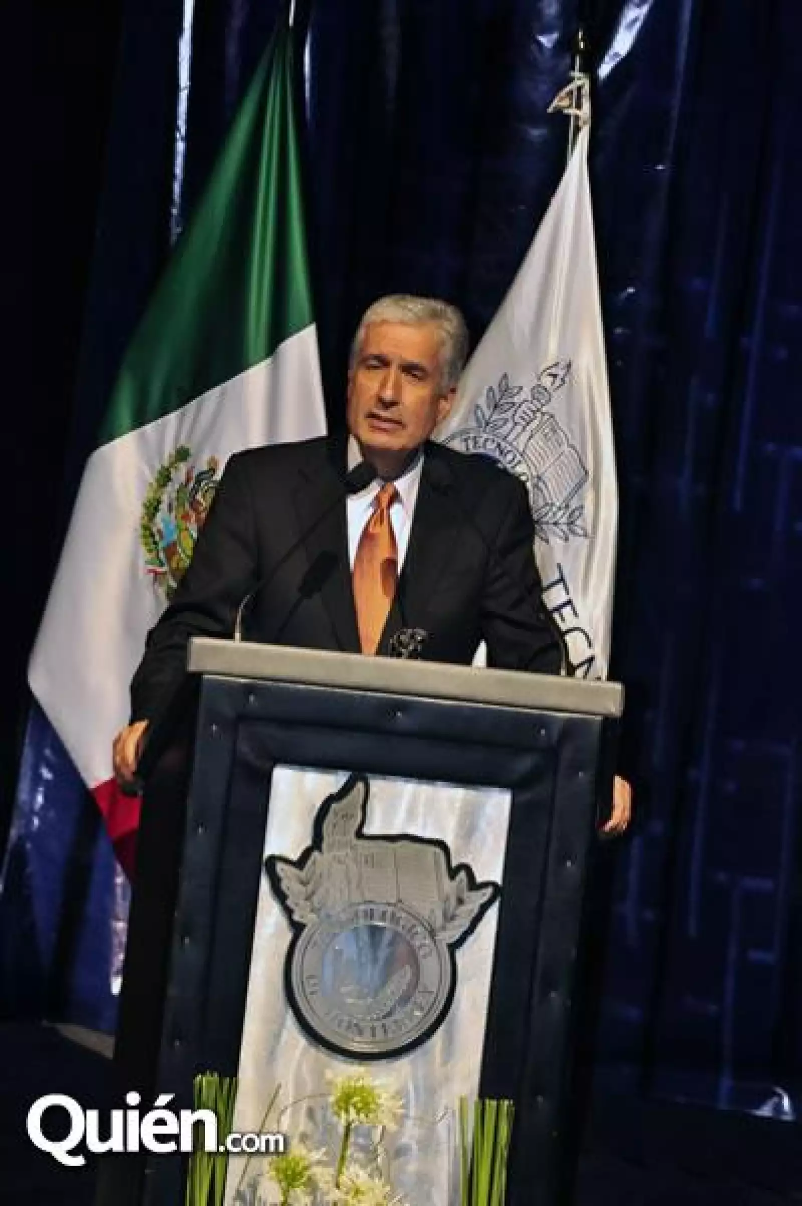 Profesor David Noel Ramírez